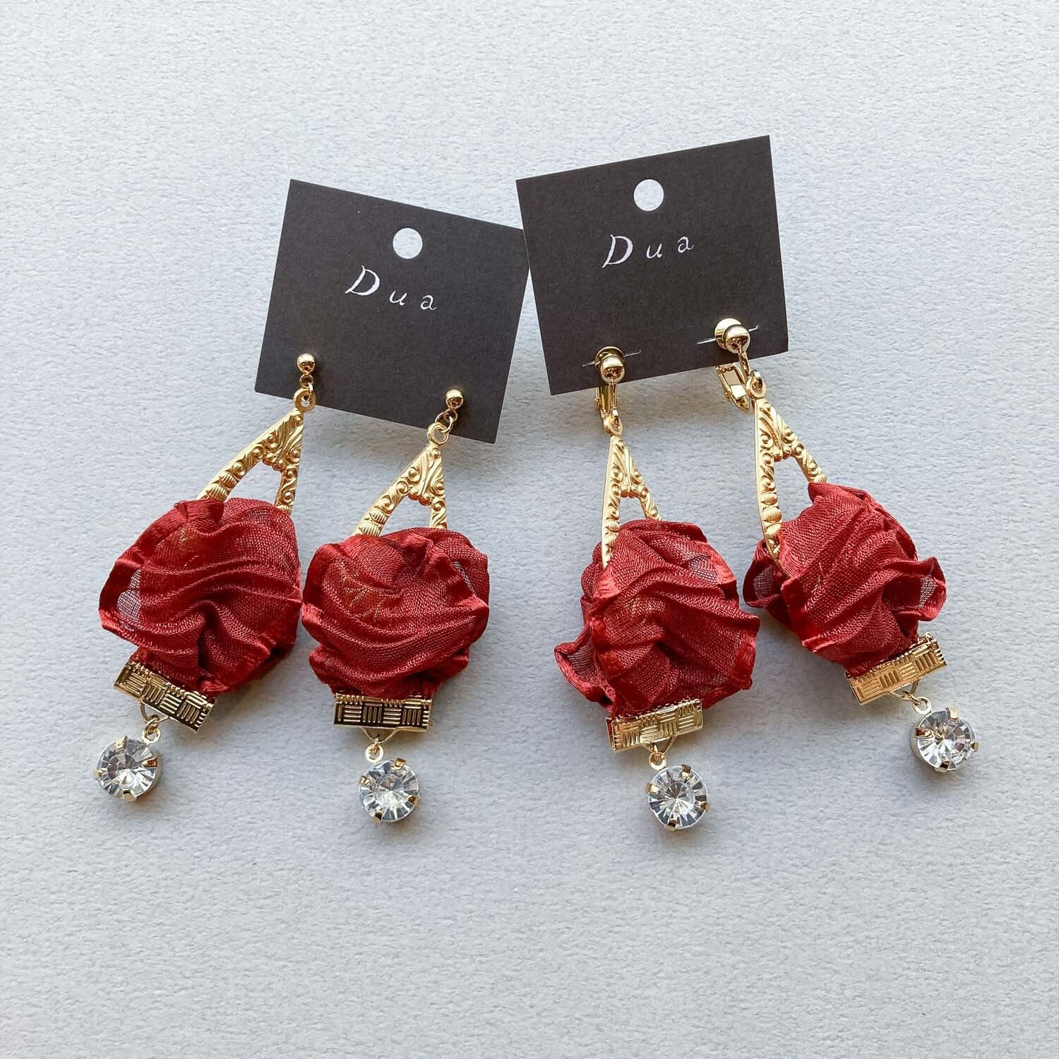 赤いシフォンとしずく真鍮フープの〈ピアス/イヤリング〉 | Dua