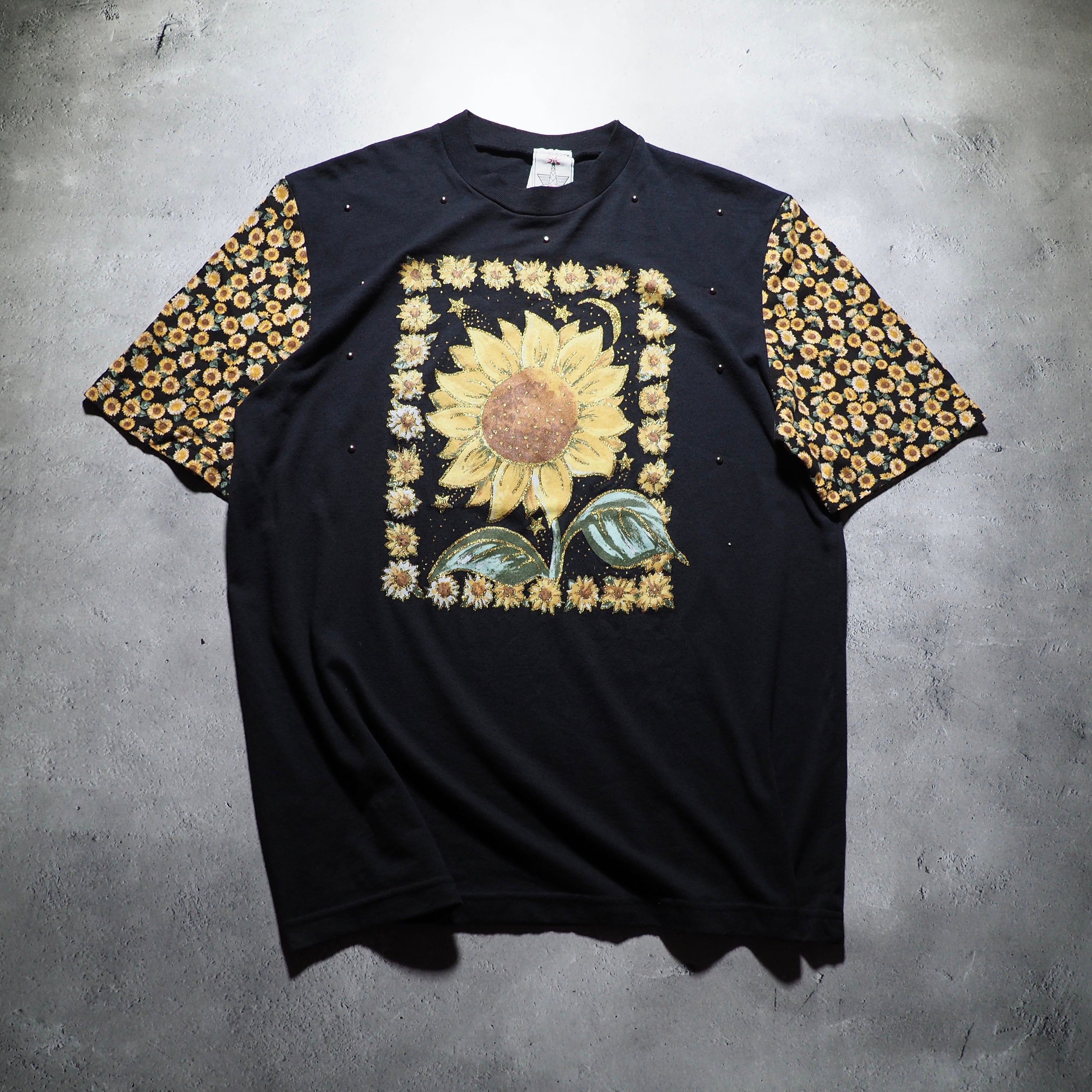 1990s ” Sun flower ” painted vintage loose SS Tee (made in usa)
