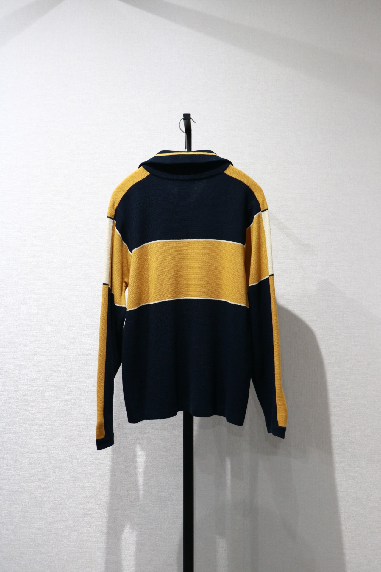 Line design half zip knit sweater