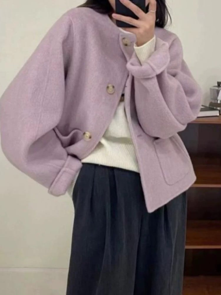 女性らしいキュートな淡色と美シルエットが魅力的 ラウンドネックウールコート 秋冬 ショート丈 差し色 大人かわいい おしゃれ カジュアル きれいめ フェミニン オフィス 通勤 お出かけ 体型カバー 大きいサイズ 韓国 CH10167