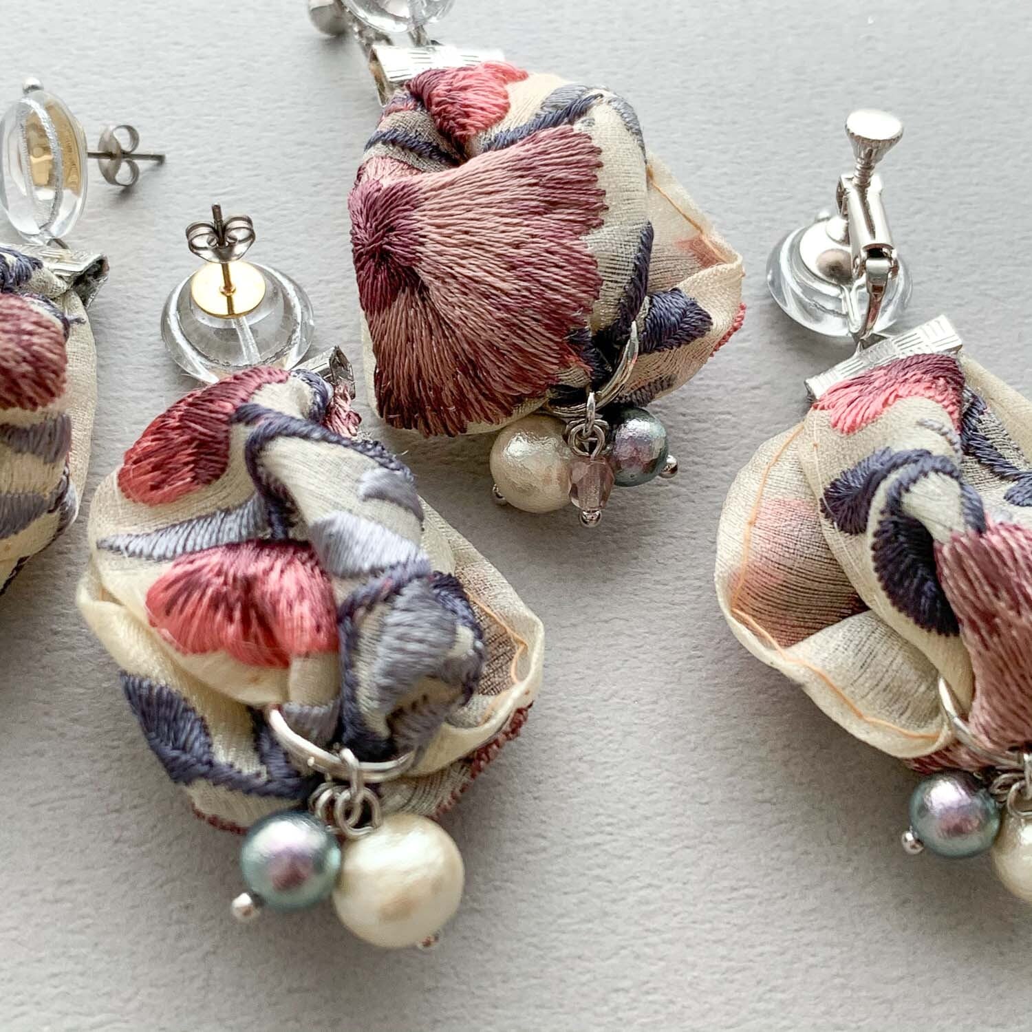 チェコクリアトップとくすみインド刺繍リボン〈ピアス / イヤリング