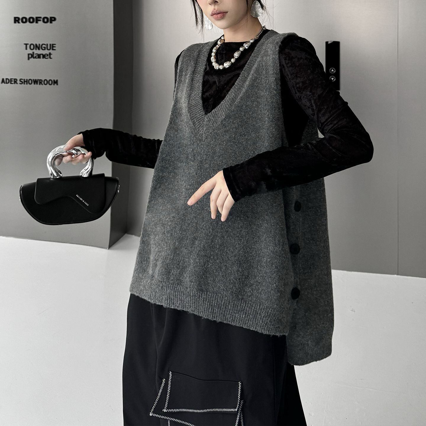 SOLID V-NECK HIGH-LOW HEM DESIGN KNIT VEST 2colors M-15291