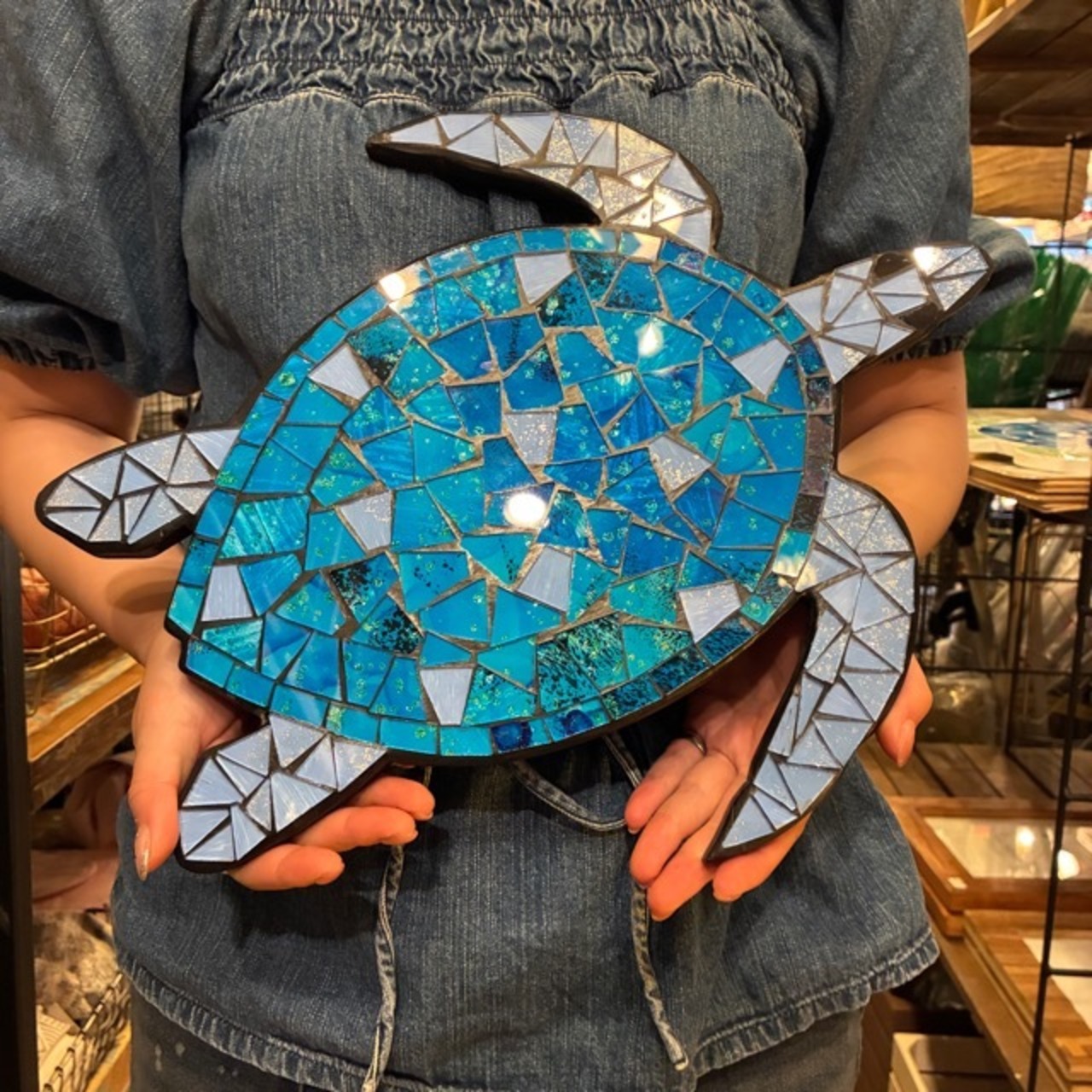 Indonesia Mosaic Glass Honu (Sea Turtle) Blue / インドネシア モザイク ガラス ホヌ ブルー カメ ウミガメ 壁掛け 飾り 装飾 ウォールデコレーション 壁飾り インテリア 雑貨 海岸風 コースタル ギフト プレゼント 店舗ディスプレイ
