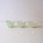 ホワイトグリーンな石の杯