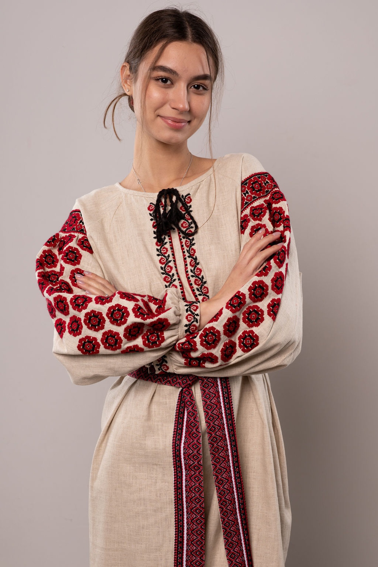 【ハイエンド】ウクライナ刺繍ヴィシヴァンカ・クラシック　手刺繍　麻　レディース・フリーサイズ - 2