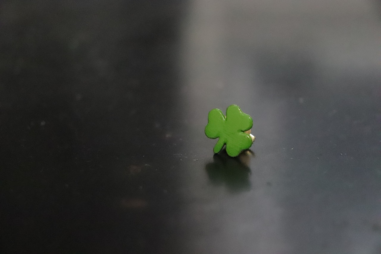 push pin "SHAMROCK 漆"