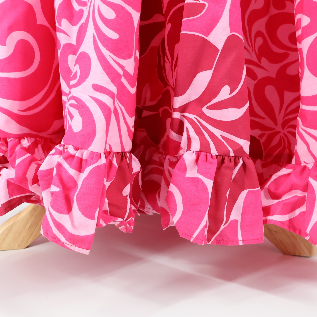 【ハワイ製 フラダンス衣装】ピンク Pukalani Fashion ワンピース ドレス 鮮やか 華やか ノースリーブ 袖なし かわいい フリル
