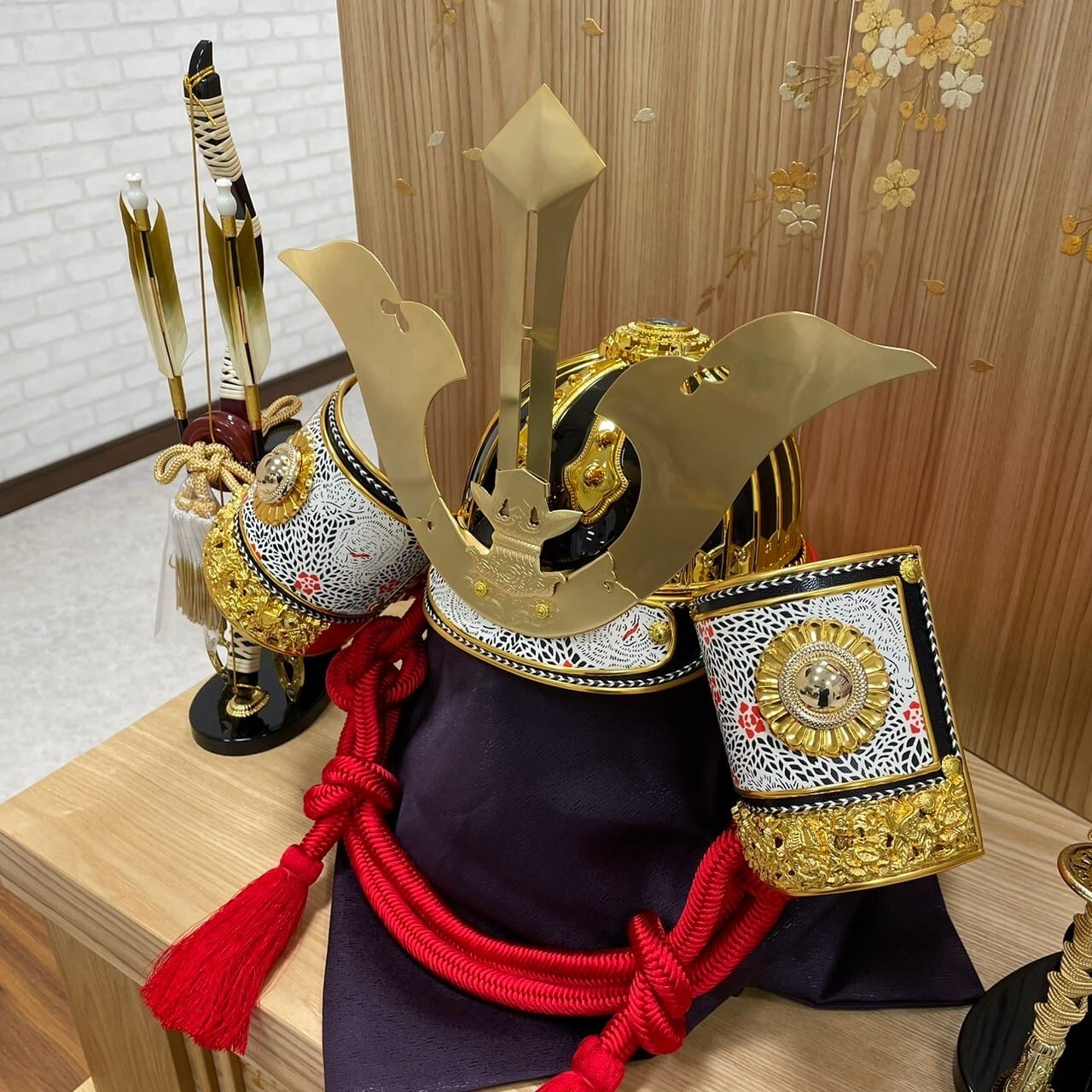 五月人形＜着用兜収納飾り＞毛利着用兜 | 【公式】人形のはなふさ