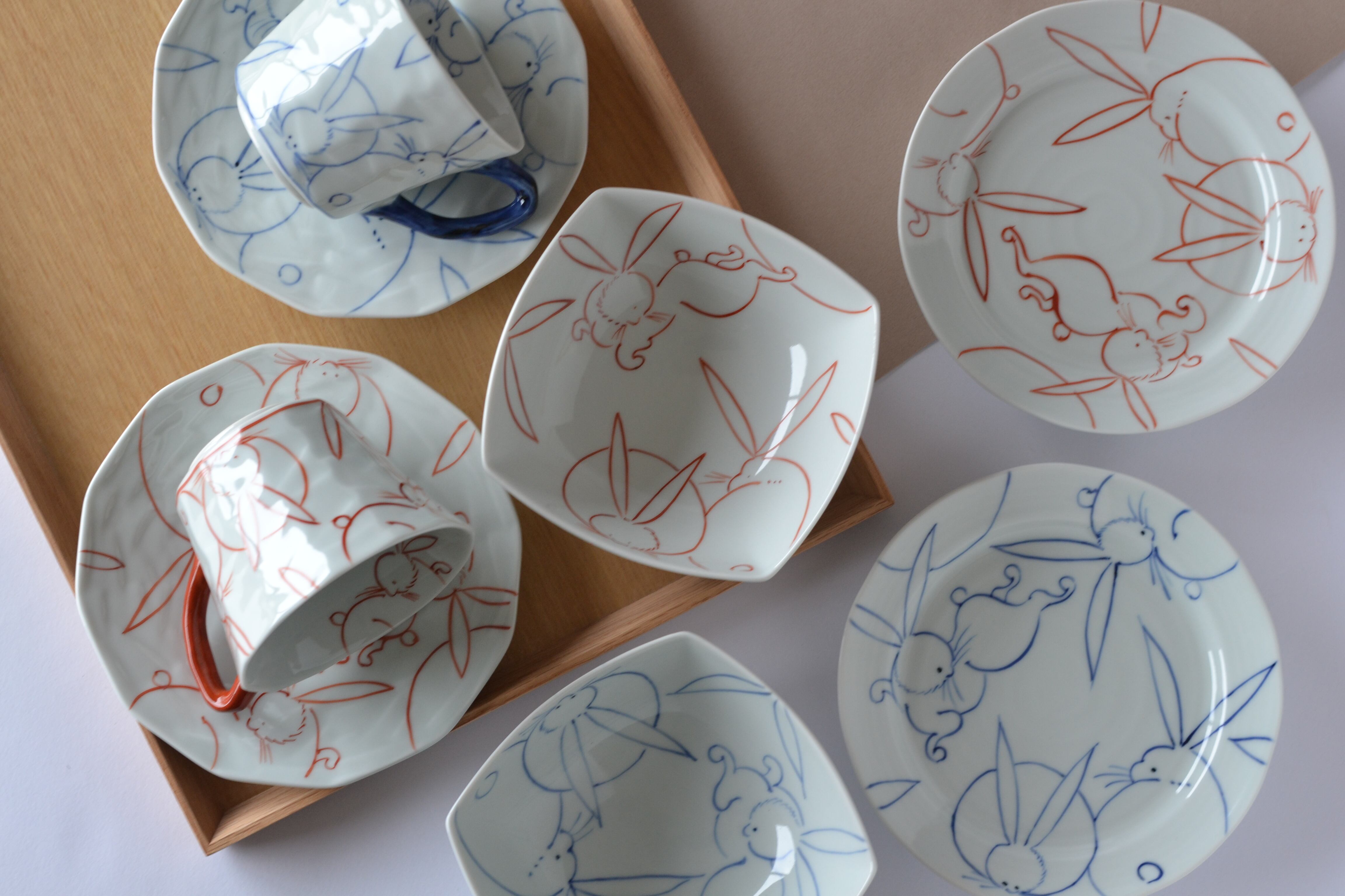 有田焼 そうた窯 丸取り皿 / 染付線描き兎絵 | FUCHIGAMI TOJIKI