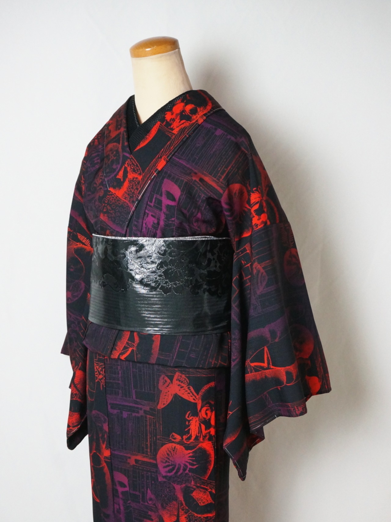 【受注商品】RumiRockセオαゆかた「ドラコニアサロン」 レッド　[A598]