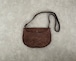 Semicircular shoulder bag with lid (M) chocolate フタつき半円型ショルダーバッグ(M) チョコ <C>