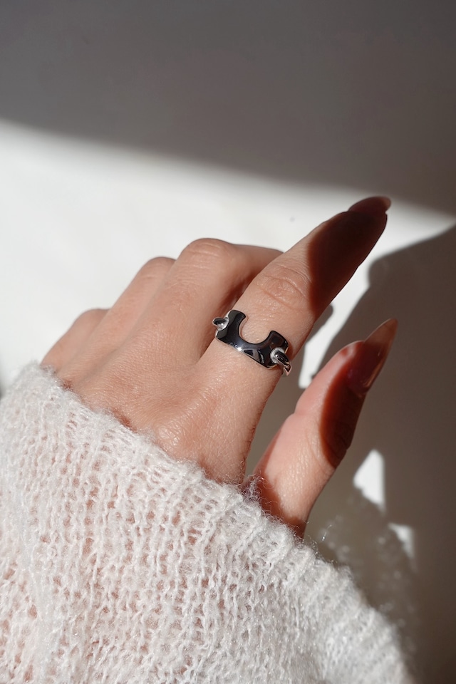 plate motif ring