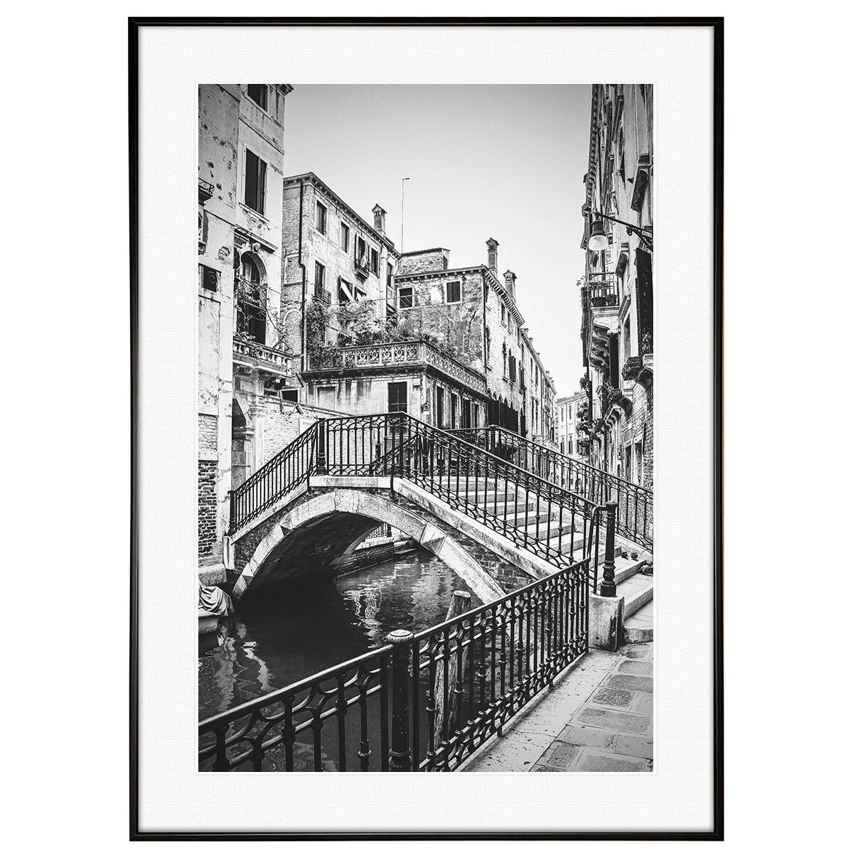 イタリア写真 ヴェネツィア運河にかかるアーチ橋 インテリア モノクロアートポスター額装 AS4190