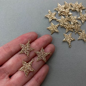 〈再入荷〉ワイヤー風透かし星チャーム