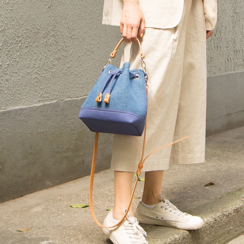 うきしゅうさま❤️pagesデニムリメイク❤️猫しゃんサコッシュ＆5cmショルダー付 うきしゅうさま❤️pagesデニムリメイク❤️猫しゃんサコッシュ