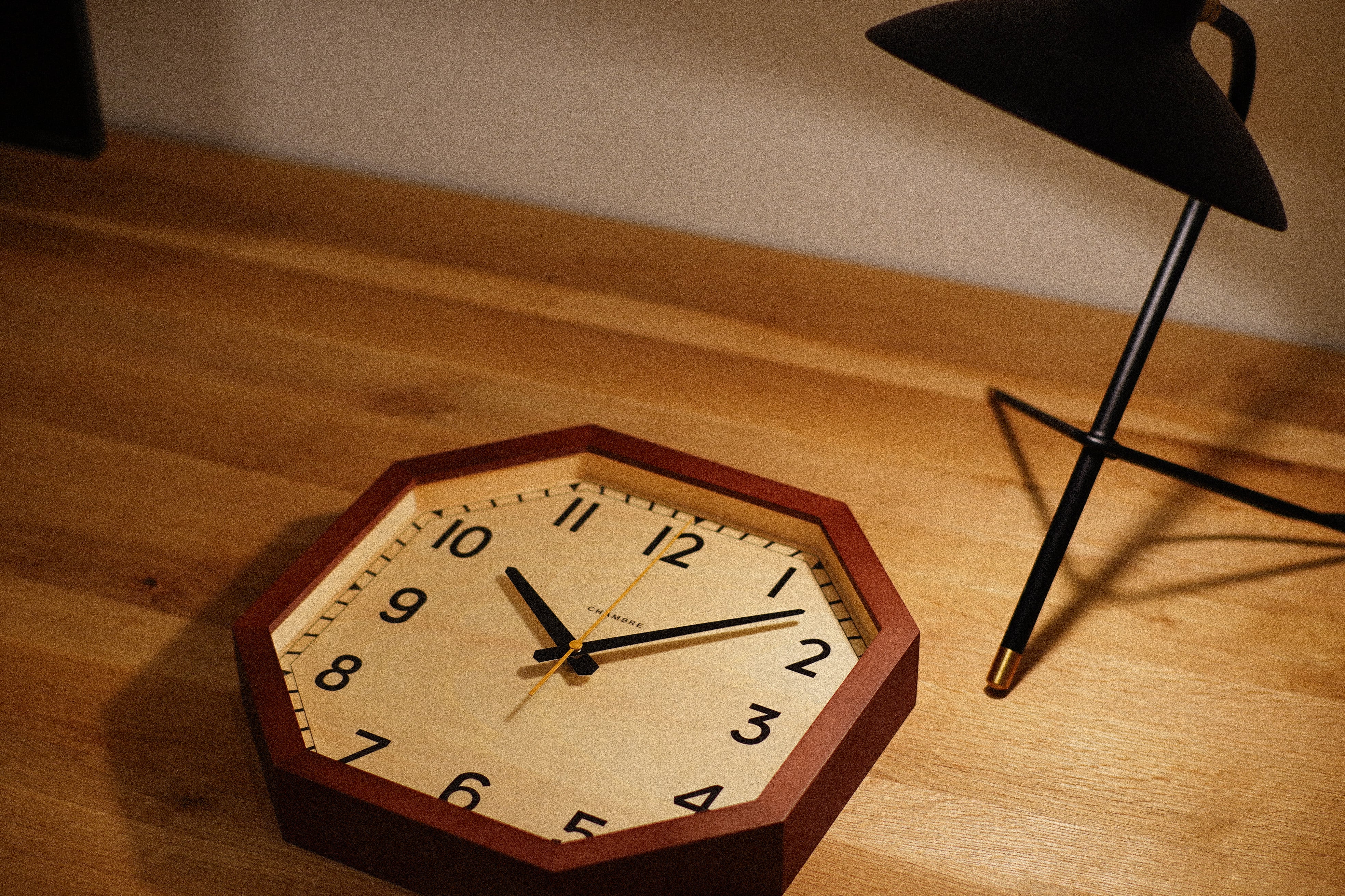 掛け時計 OCTAGON CLOCK【BROWN】 | シャンブル【CHAMBRE】byインターゼロ