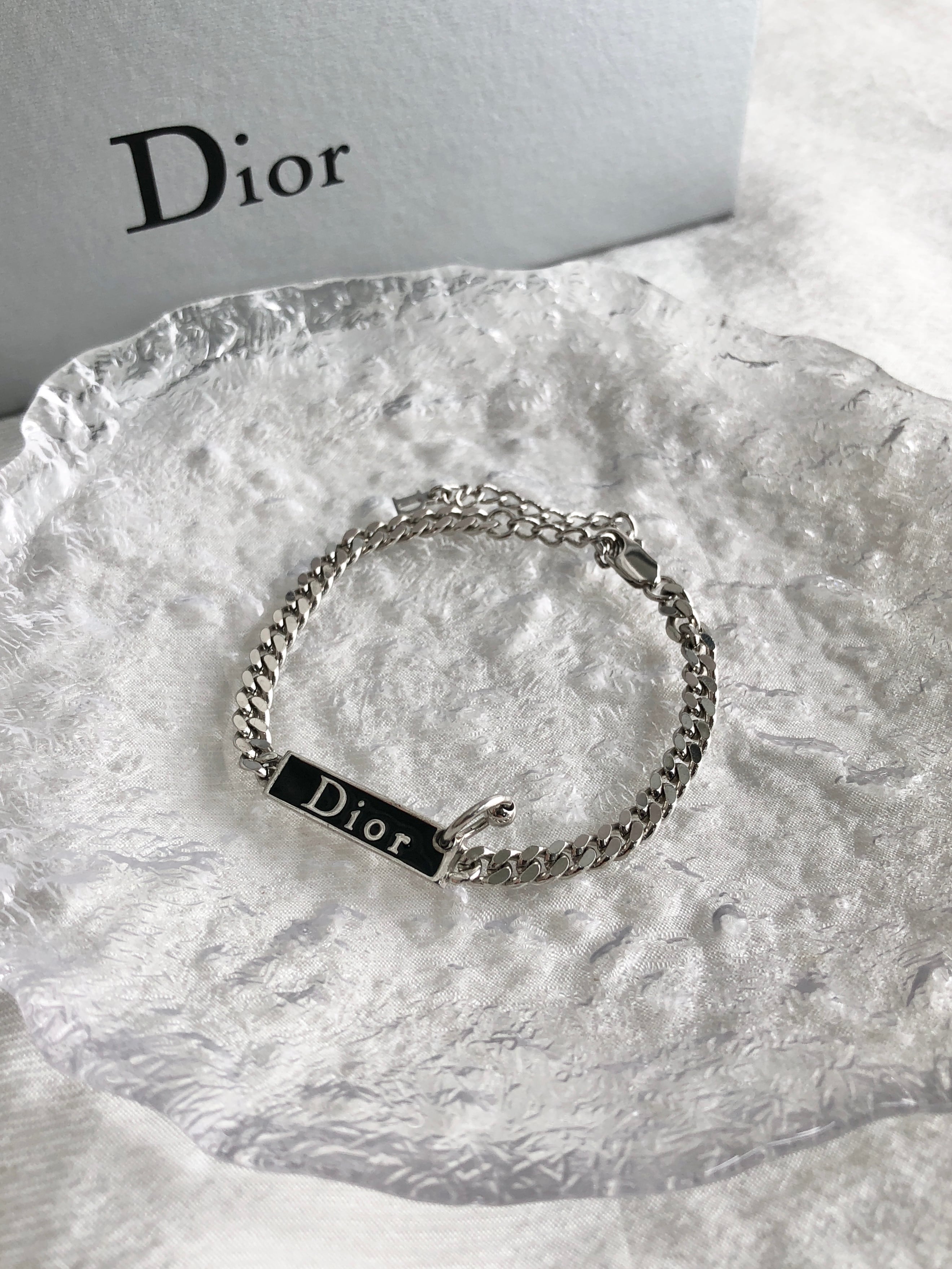大幅値下げ‼️ 【美品】Dior ロゴプレート リボン ブレスレット ディオール シルバー Christian Dior（クリスチャン・ディオール） 美品 CDロゴ リボン