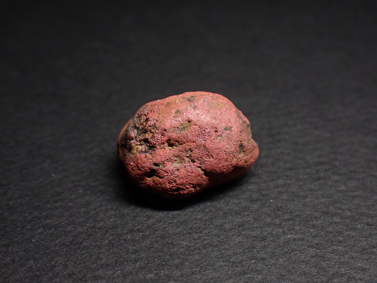 北海道 イトムカ鉱山産 辰砂(シナバー)/Cinnabar 原石 A-CIN039 | 鉱物