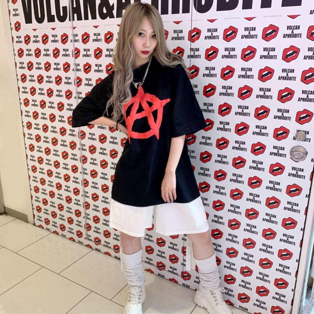 レア FOREVER ANARCHY from LondonハイネックTシャツ 50%OFF】Anarchy BIG Tシャツ | VOLCAN&APHRODITE