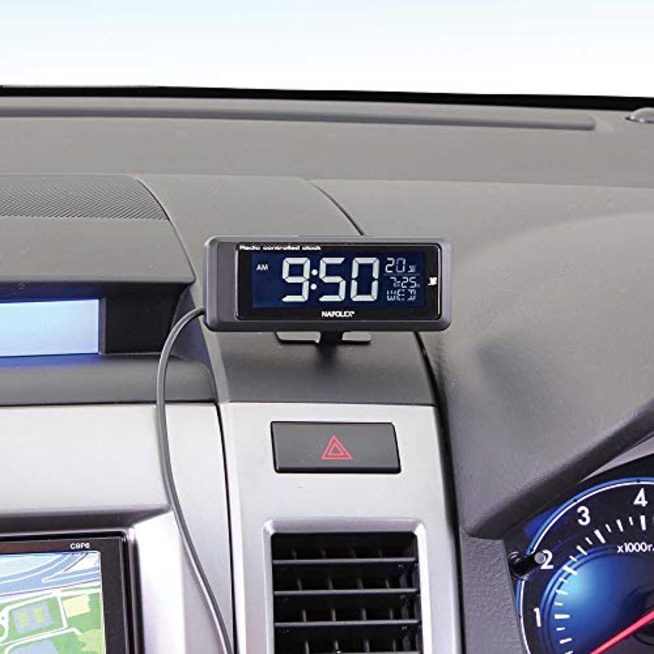 ナポレックス(Napolex) 車用電波時計 カープラグ給電(12V) ホワイトLEDバックライト 常時点灯 大型液晶採用 カレンダー表示機能 取付ステー付き 角度調整も自由に可能 デジタル時計 車用時計 Fizz-1075