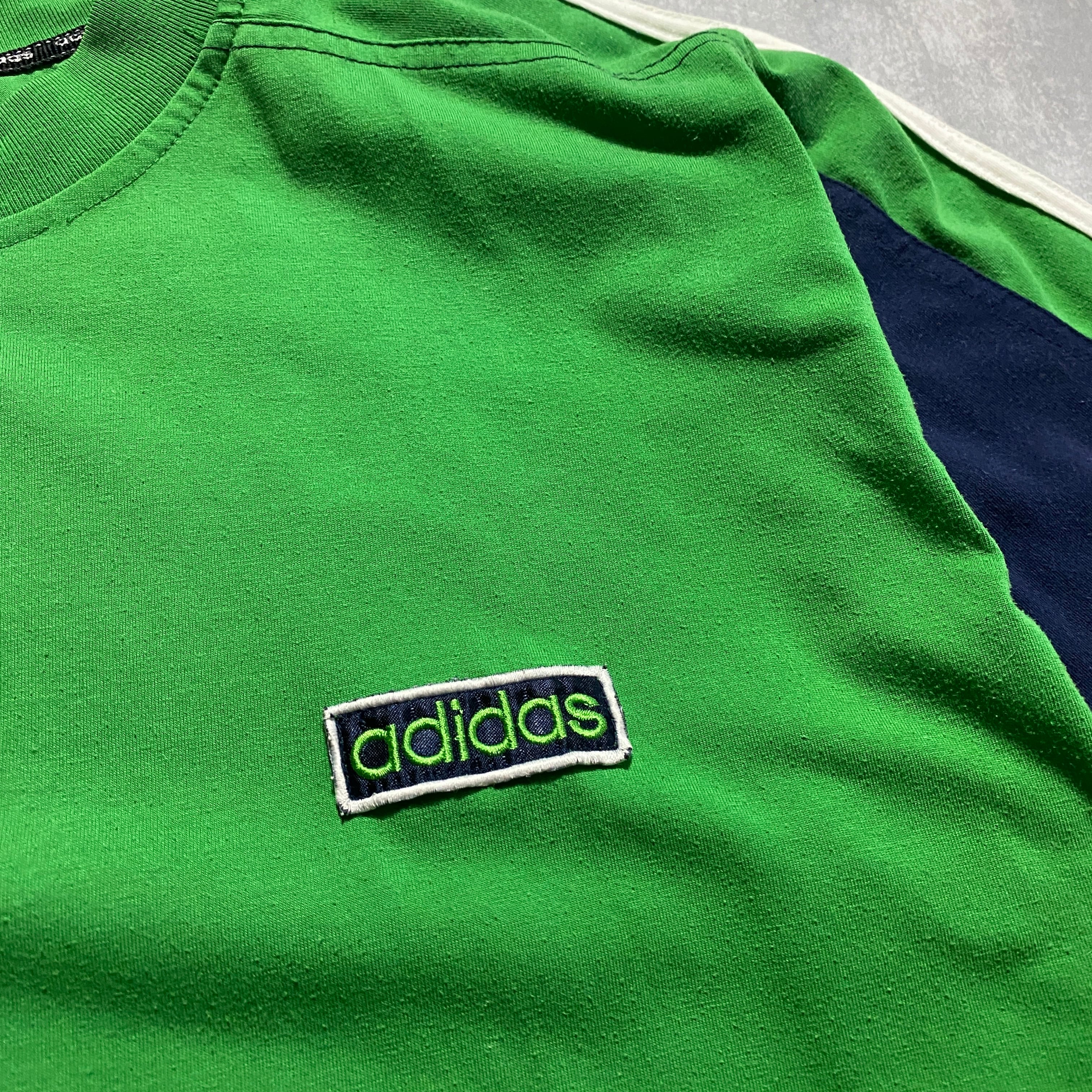 90s アディダス 刺繍ワンポイントロゴ サイドライン グリーン Tシャツ