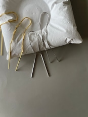 ラインスレッドピアス