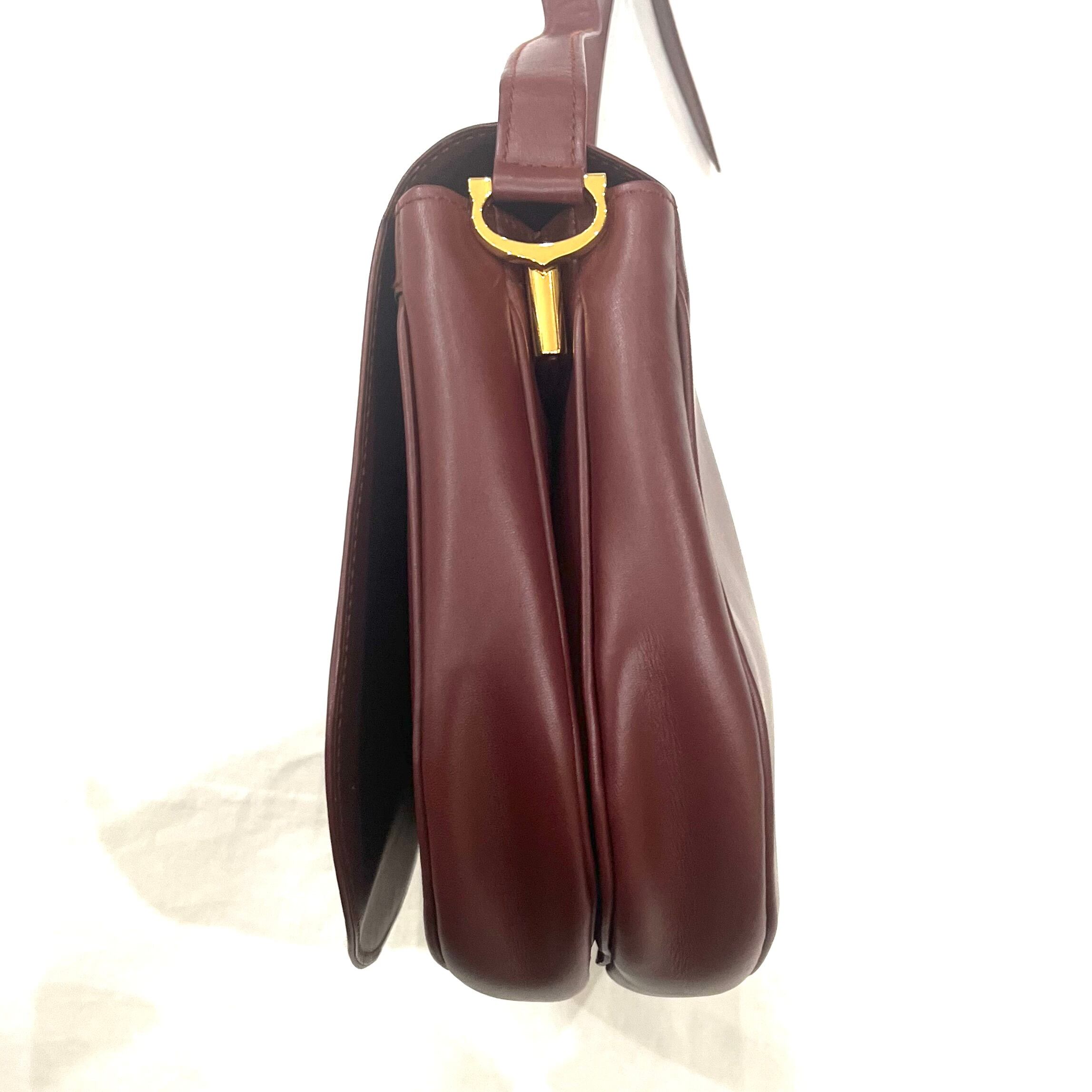 Cartier】2185 カルティエ レザーラウンドフルフラップ フロントC