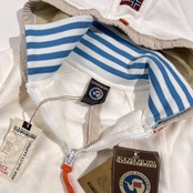 新品 タグ付き NAPAPIJRI ナパピリ 重ね着風 エルボーパッチ デザイン ワッペン フード プルオーバー /ホワイト系 メンズ