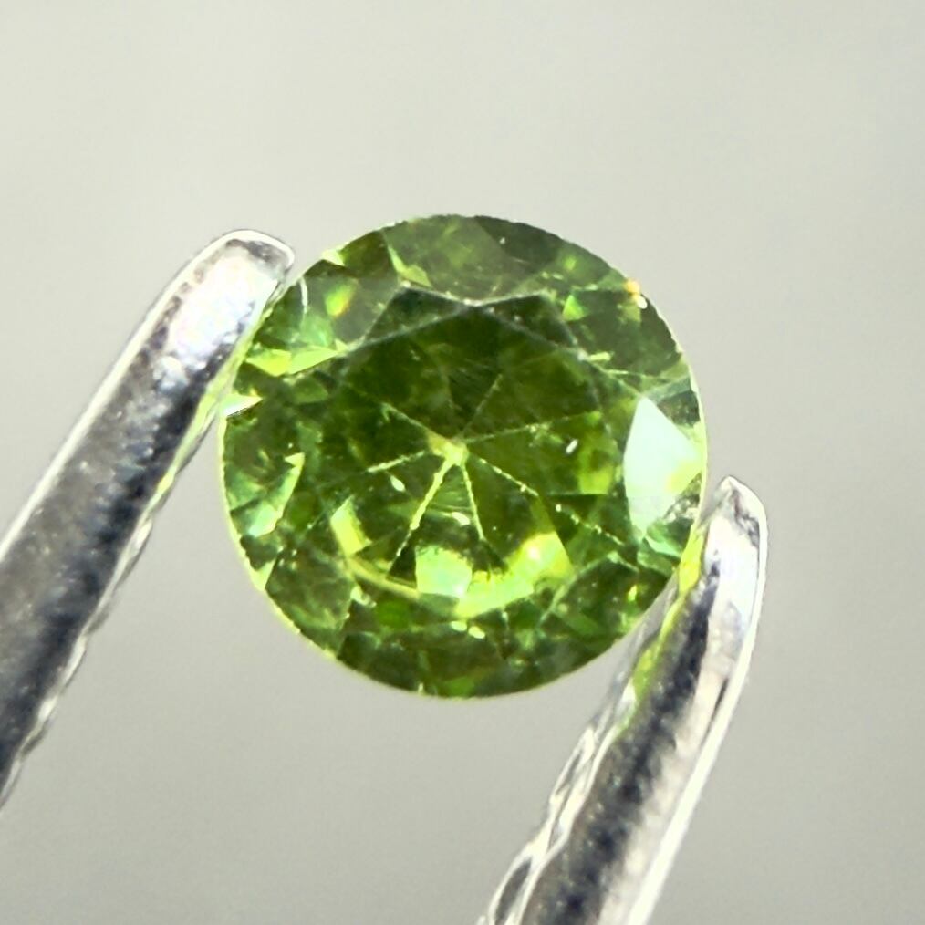 米国オレゴン産ファイアオパール オーバルカットルース 0.92ct 米国オレゴン産ファイアオパール オーバルカットルース 0.92ct