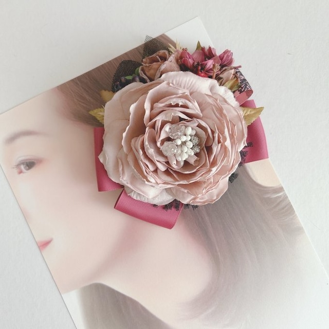 ドライなピンクの薔薇とコスモスのヘアクリップ 発表会 結婚式 イベント 薔薇 ヘアクリップ 発表会 入学式 卒業式 袴 髪飾り
