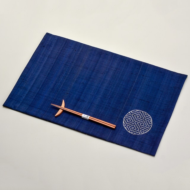 テーブルラグ（藍染正絹米沢織・原方刺し子「柿の花」）槐の箸置き・お箸セット