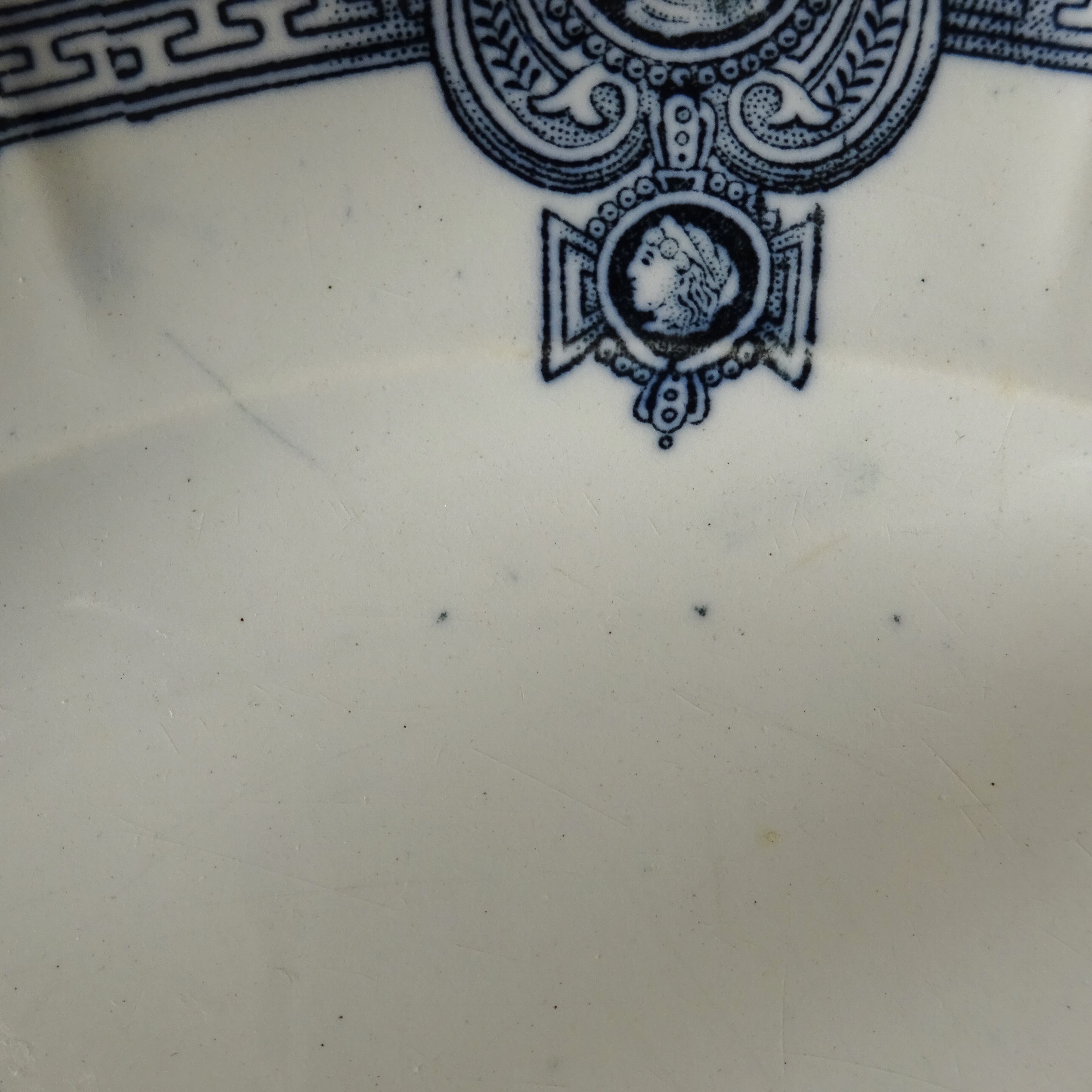 【 Épuisé 】ST AMAND ET HAMAGE NORD  modèle《MÉDAILLON》Assiette plate (A)