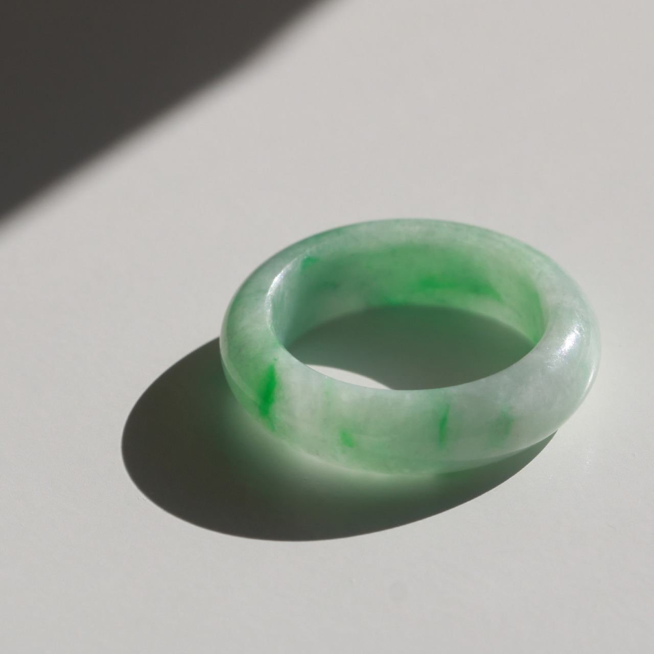 【13号】オンライン限定！とろける淡緑色 くり抜き甲丸リング A貨翡翠 jd_rg1166