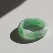 【13号】オンライン限定！とろける淡緑色 くり抜き甲丸リング A貨翡翠 jd_rg1166