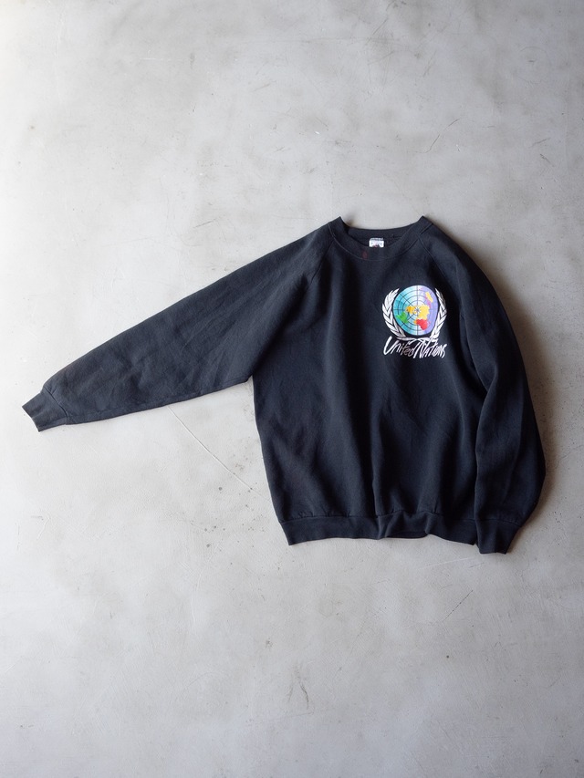 "UNITED NATIONS" '90s vintage Crew neck sweat