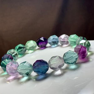 5.透明度高☆カット・フローライト ブレスレット