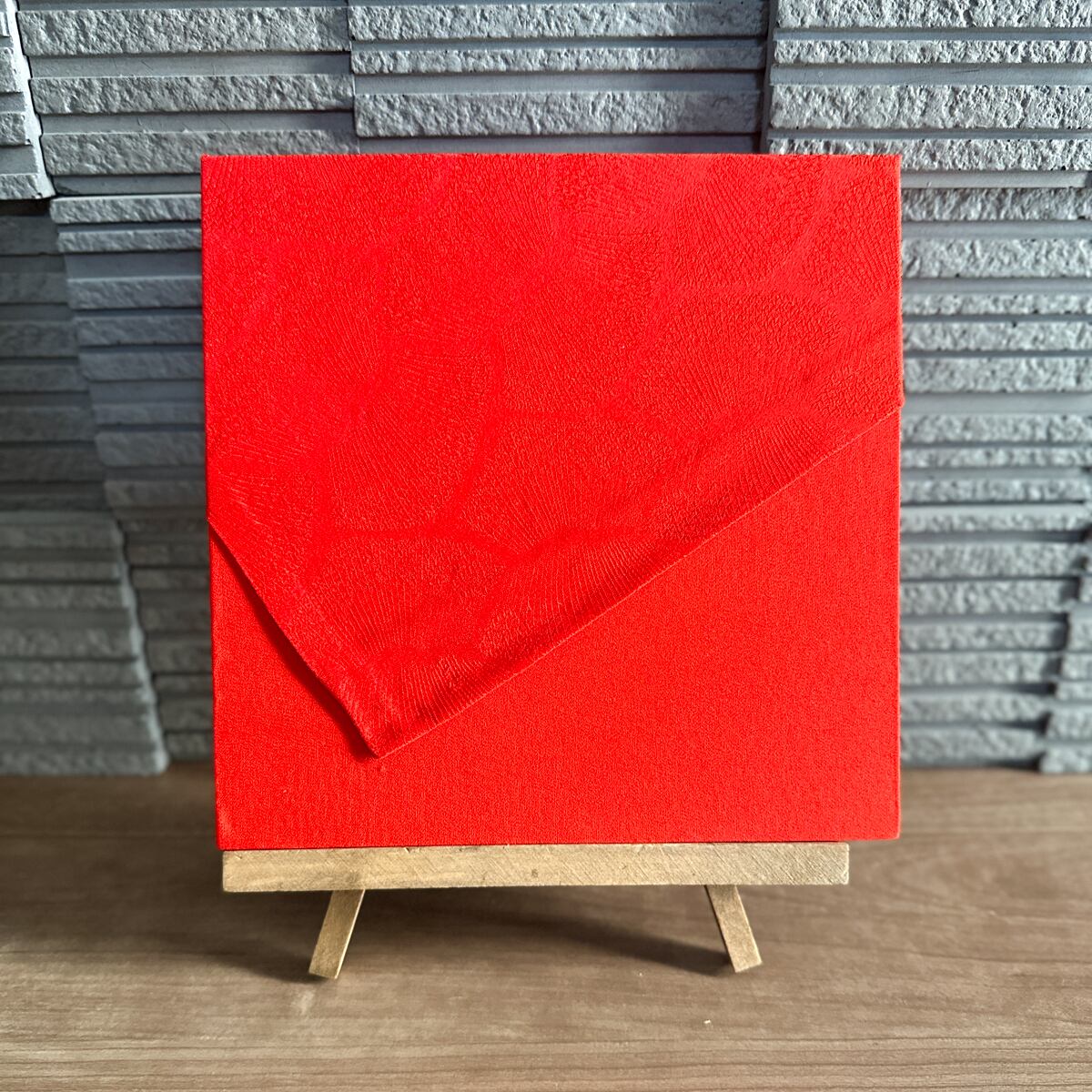 着物リメイクパネル｜和モダンインテリア｜朱赤 × 地紋赤｜20×20cm