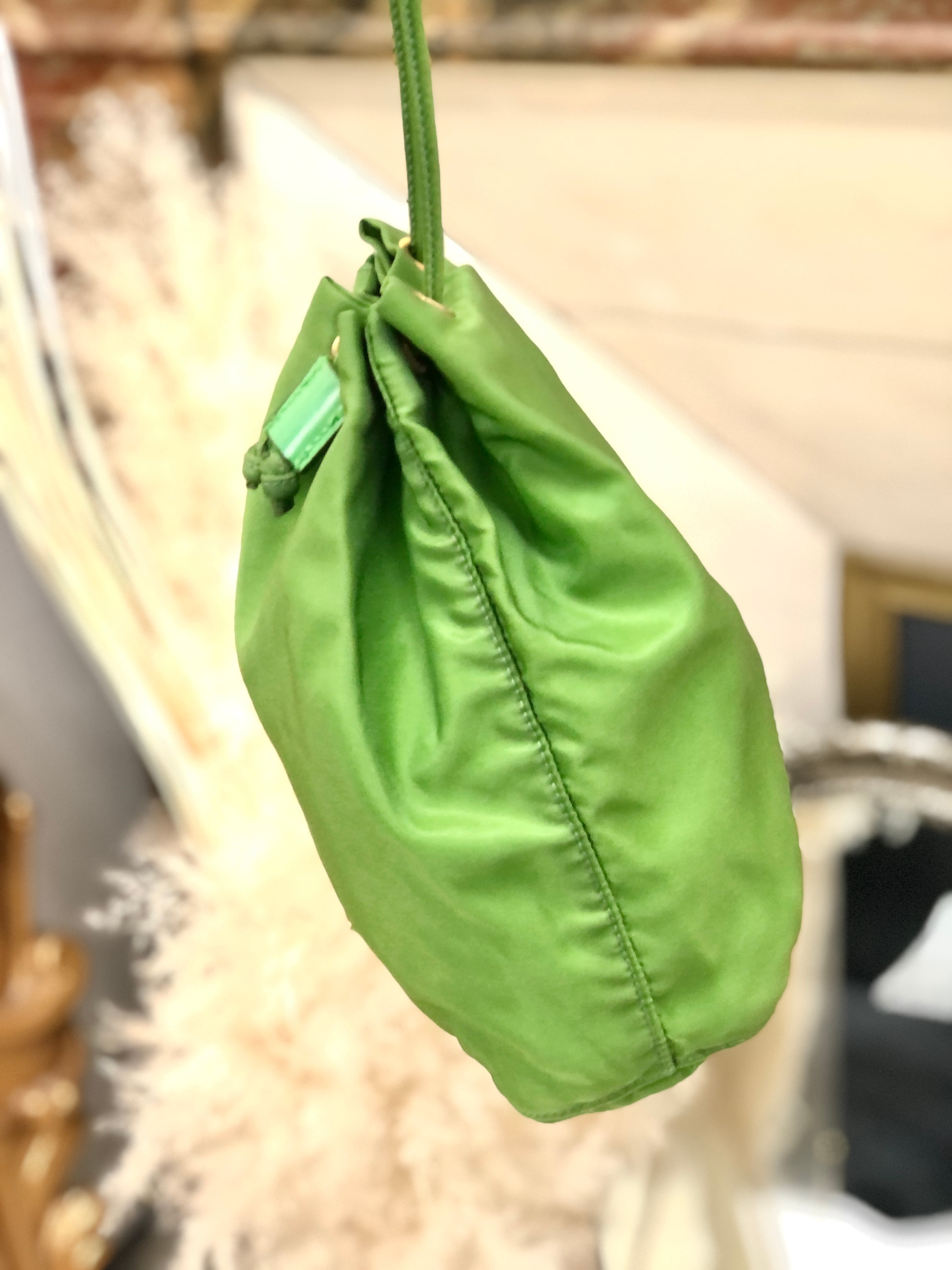 PRADA プラダ トライアングルロゴモチーフ 巾着 ハンドポーチ PRADA プラダ トライアングルロゴモチーフ 巾着 ハンドポーチ