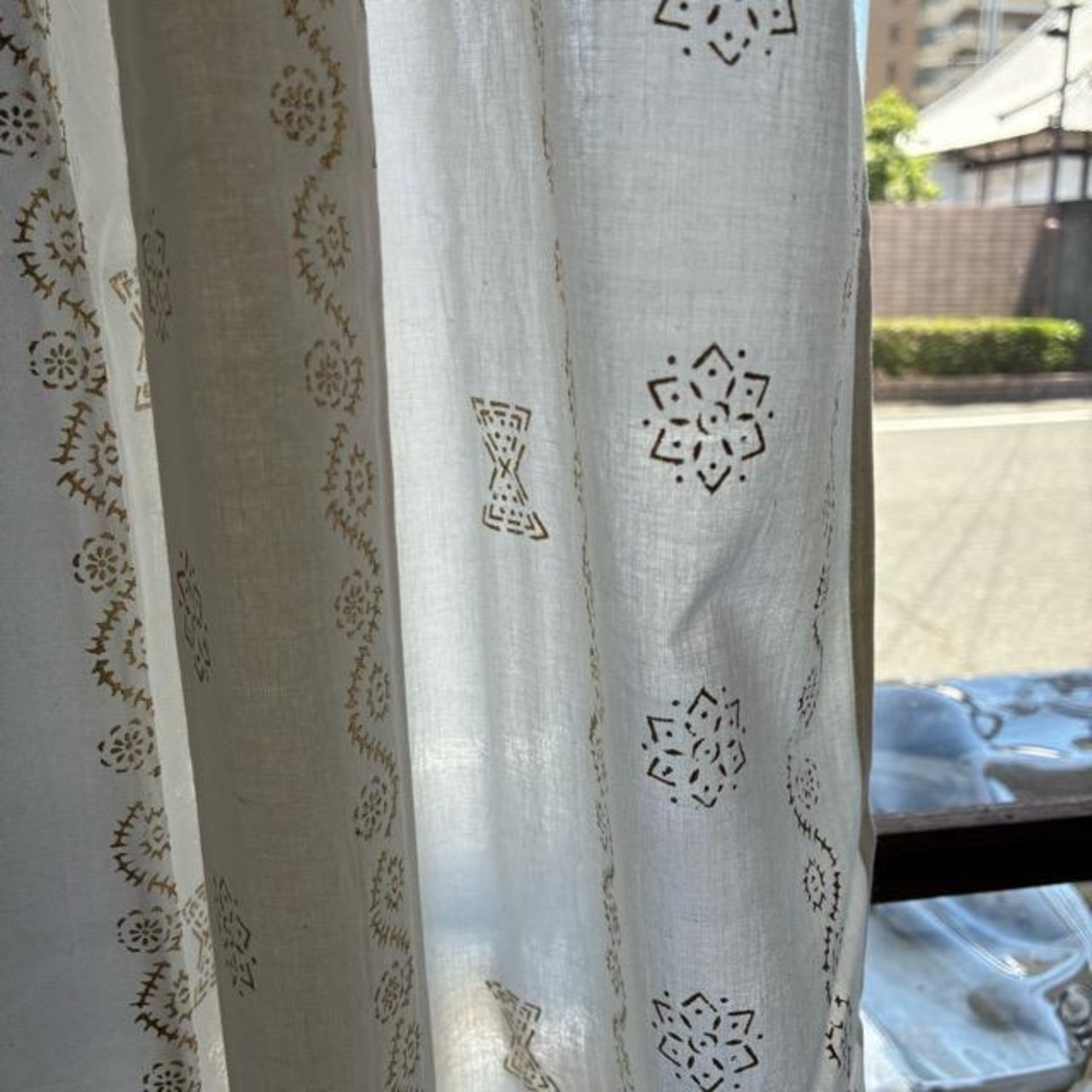 India Gold Block print curtain White　インド　ゴールドブロックプリントフラワーカーテン　ホワイト　98×172cm　間仕切り　暖簾　コットン　木版