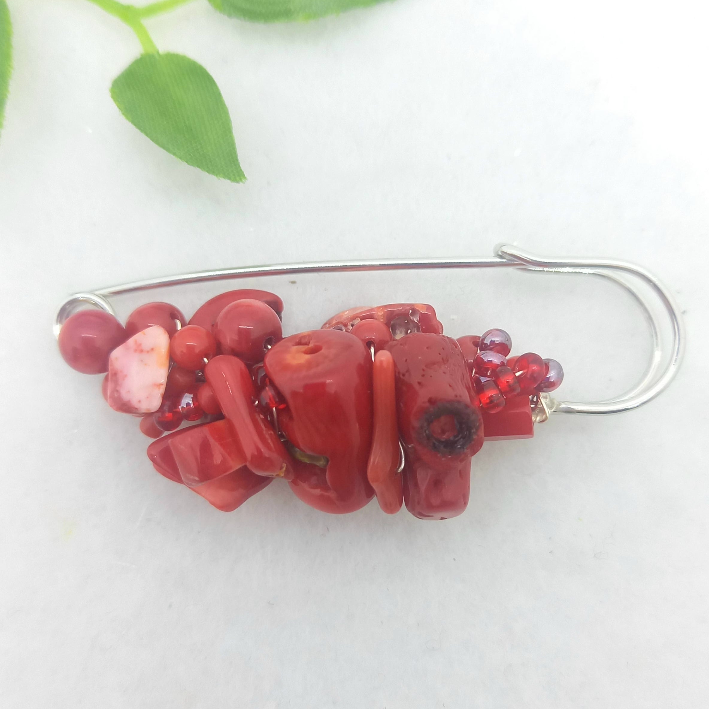 珊瑚づくしのストール留め