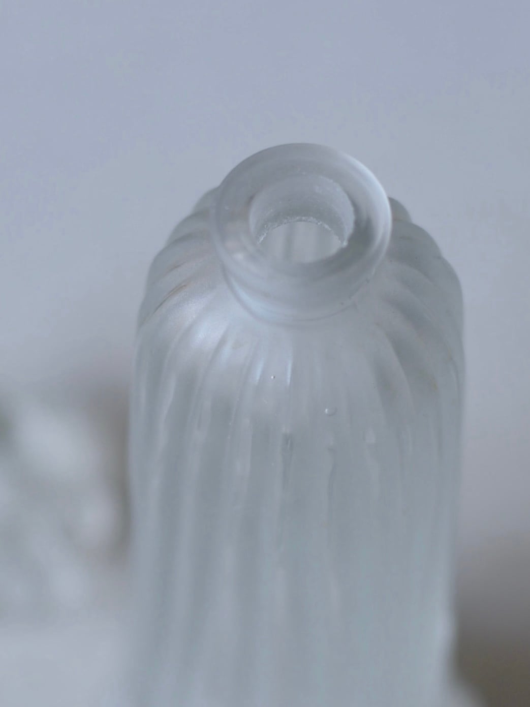 ルシアン・ルロン アンティーク香水瓶（リボンモチーフ） — Clear