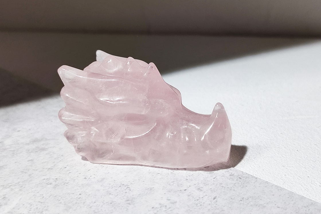 ローズクォーツ サクッと好運を運んでくれるドラゴン rose quartz | Pay ID