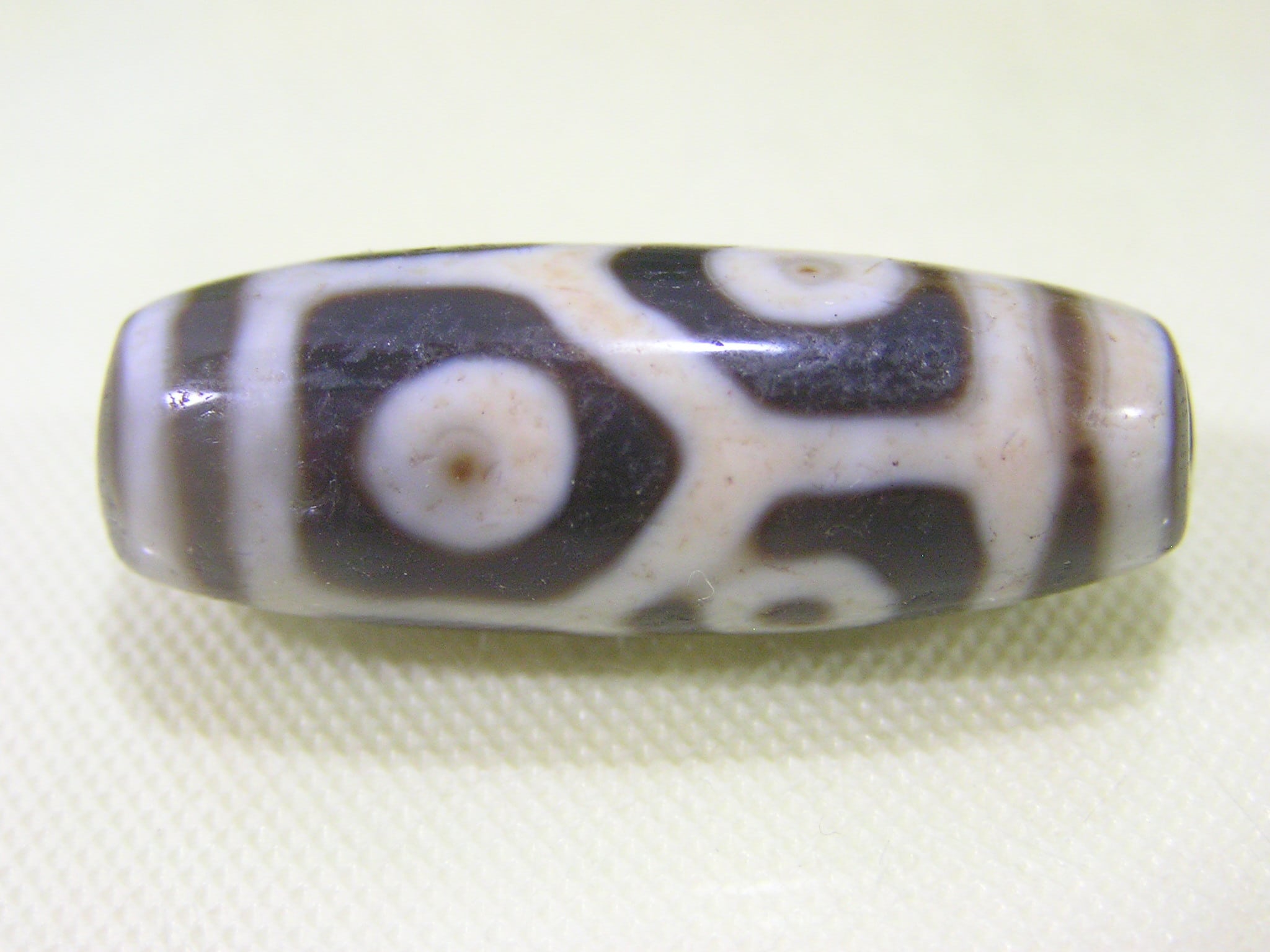 龍眼天珠 馬蹄痕入り 古薬師天珠42玉他 チベット直送 チベット人手作り 七眼天珠 | チベット天珠専門店 awjp