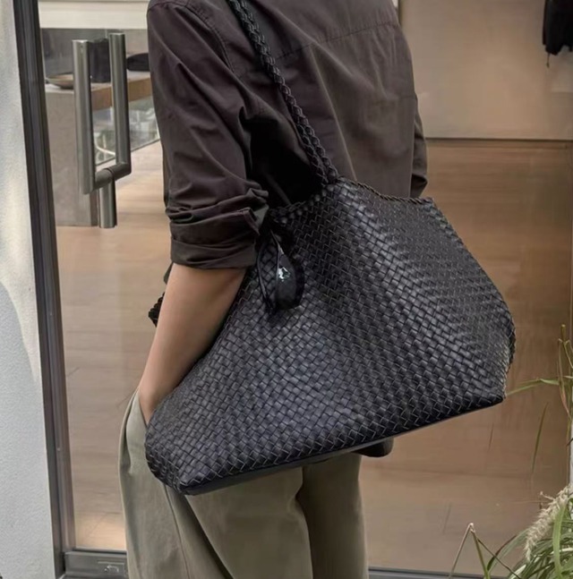 レザートートバッグ｜上品に整う大人のシンプルバッグ
