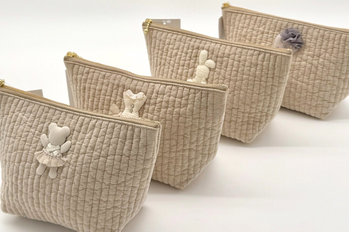 ポーチ】モカベージュ | RINOSUcollection ぷっくりアップリケが可愛い