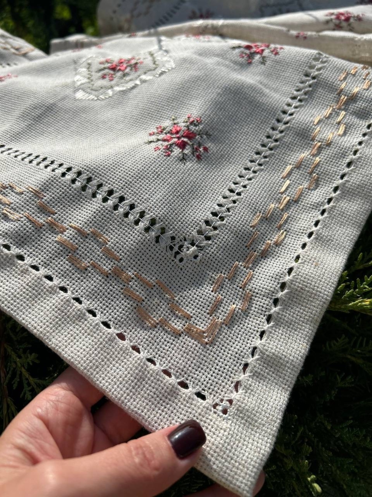 ウクライナ伝統手刺繍祭具タオル「ルシニク」　テーブルランナー - 2