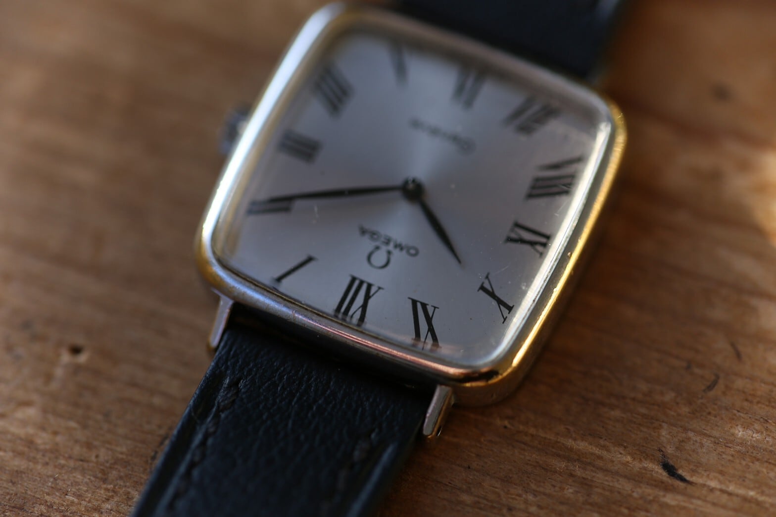 HOLD】 1974年製 オメガ ジュネーブ シルバー スクエア型 ローマン