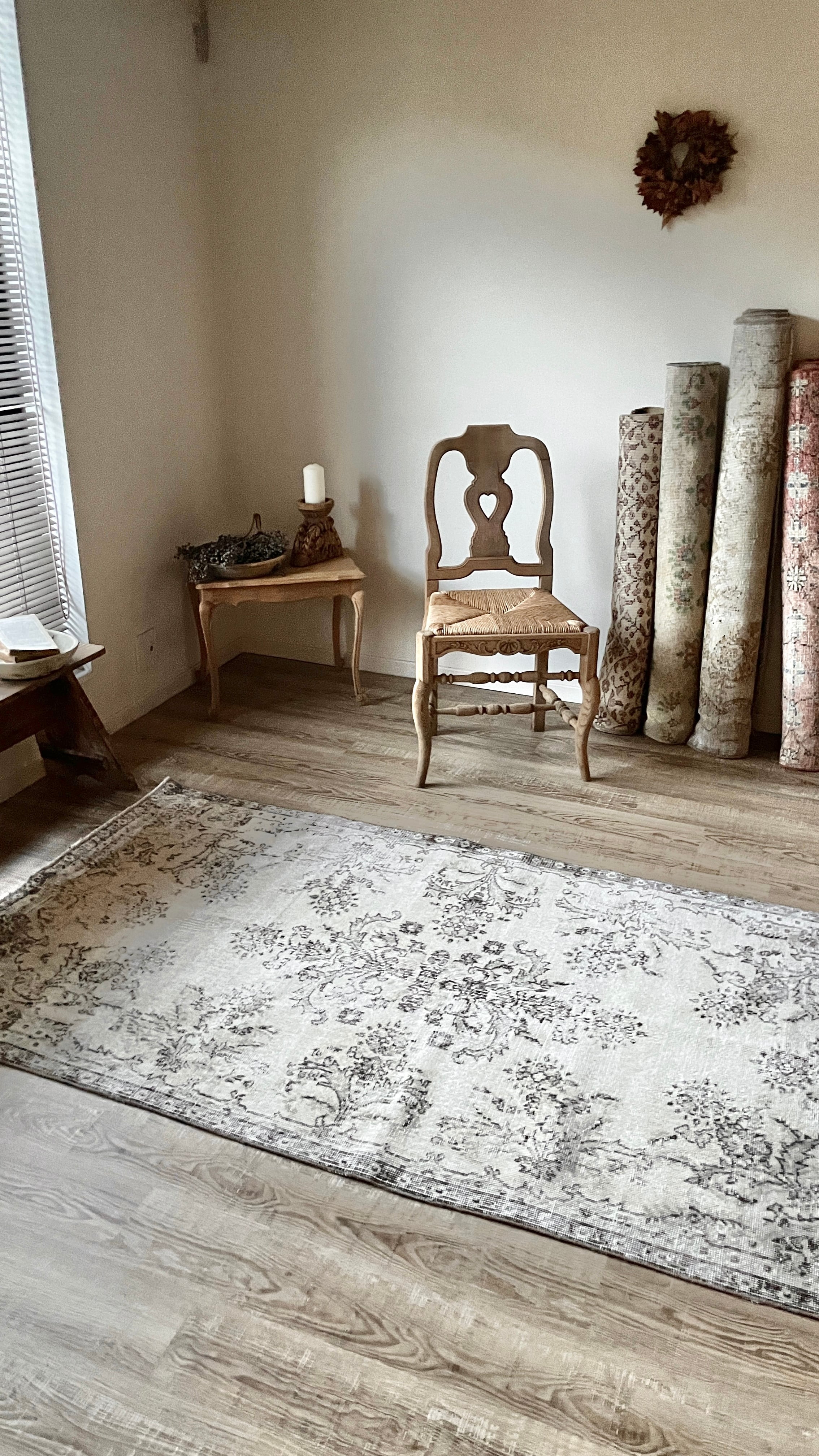 トルコ製 ヴィンテージラグ 1970s ウール 手織り 131×207cm トルコ製 ヴィンテージラグ 1970s ウール 手織り 131×207cm 【073