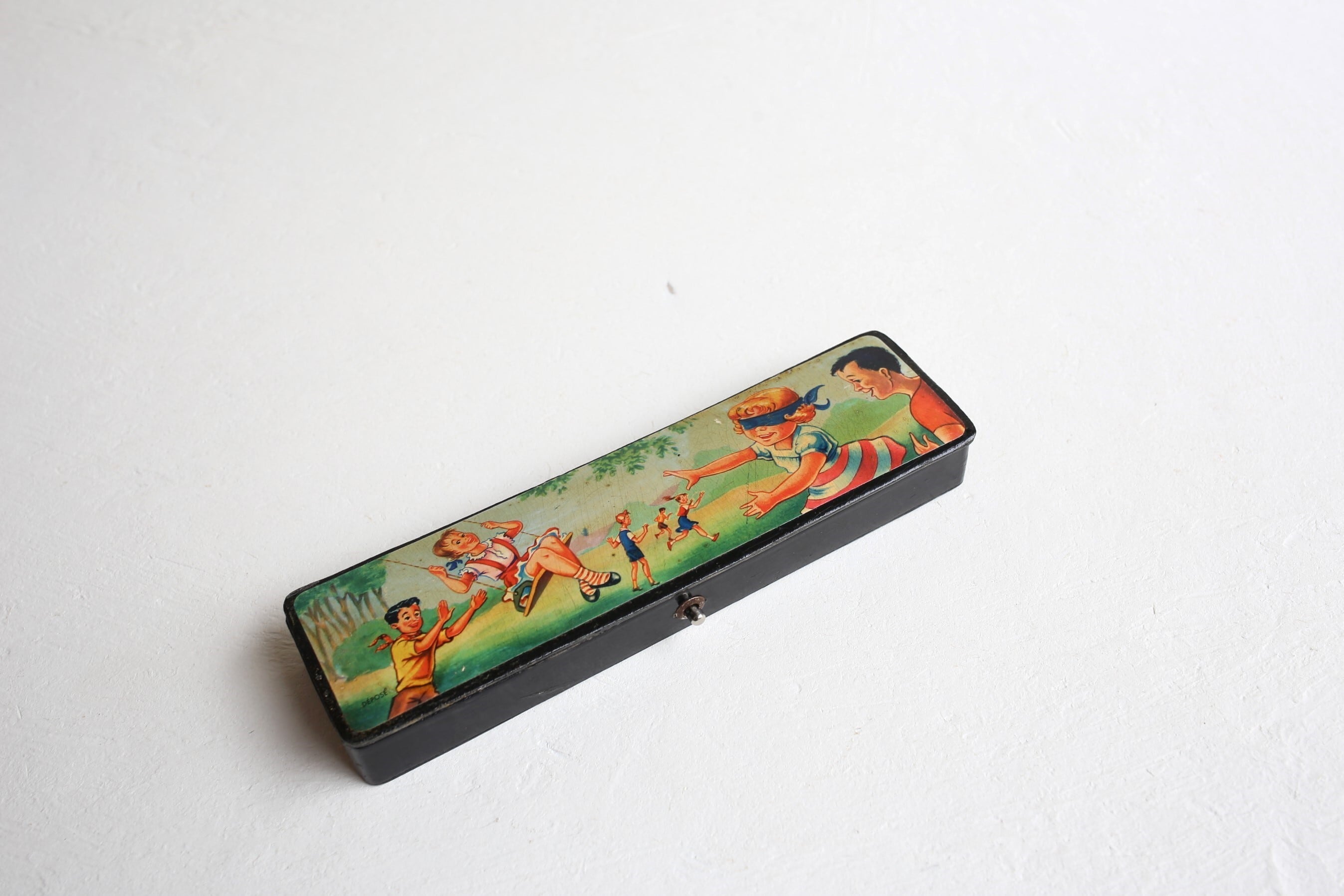 フランス アンティーク パピエマシェ 『遊ぶ子供達が描かれたペンケース』 N-05397