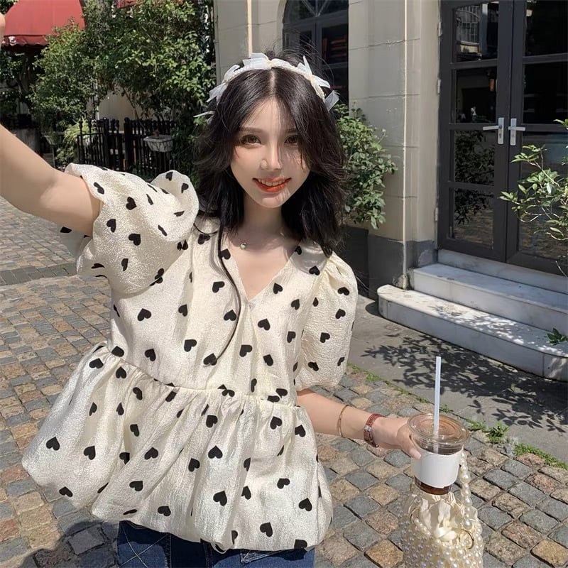 極美品✨PLEATS PLEASE プリーツ　ハート柄　トップス　半袖 Vネックハート柄トップス G105CT0074 | liberal style. - 韓国